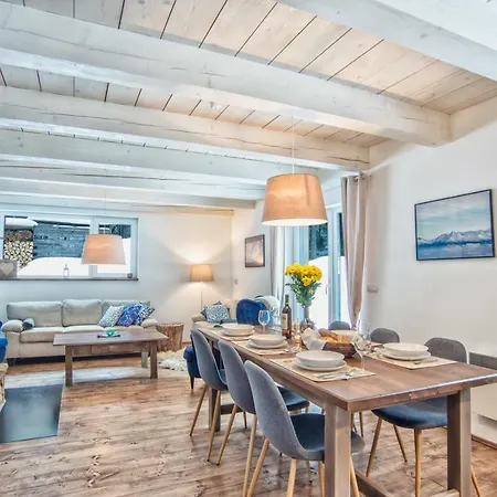 Kamenie אכסניה דמנובסקה דולינה